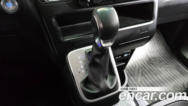 Hyundai Staria 2022 — photo 9