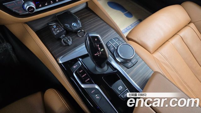 BMW 5-Series 2020 — photo 12