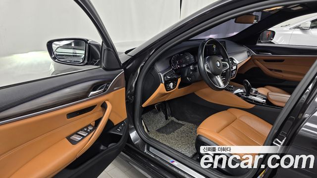 BMW 5-Series 2020 — photo 13