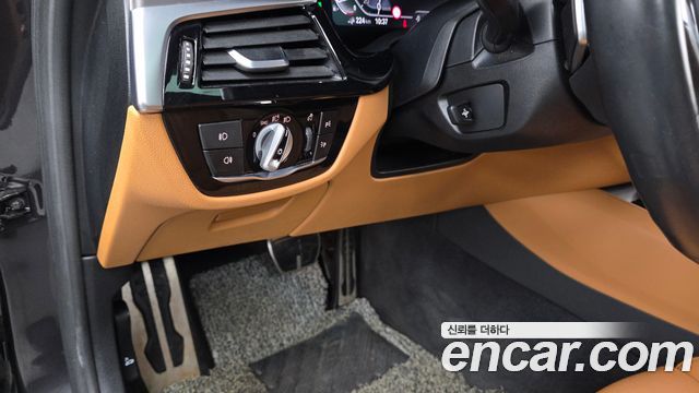BMW 5-Series 2020 — photo 23