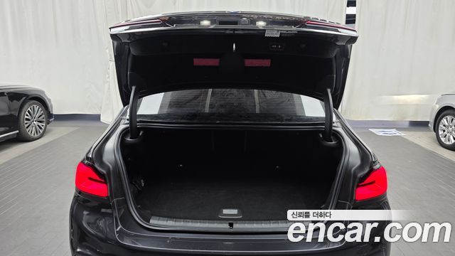 BMW 5-Series 2020 — photo 26
