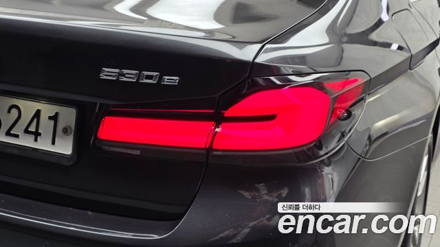 BMW 5-Series 2020 — photo 9