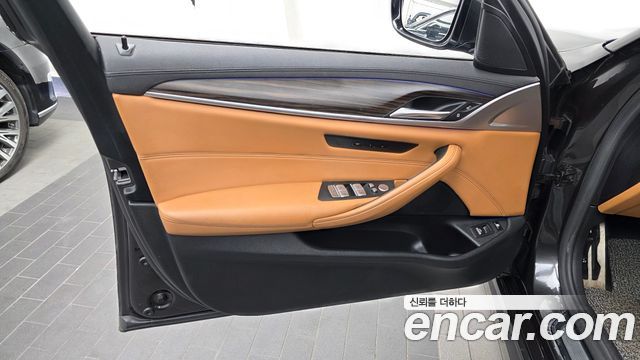 BMW 5-Series 2020 — photo 14