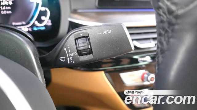 BMW 5-Series 2020 — photo 28