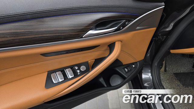 BMW 5-Series 2020 — photo 29
