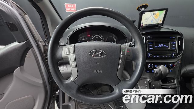 Hyundai Starex 2017 — photo 13
