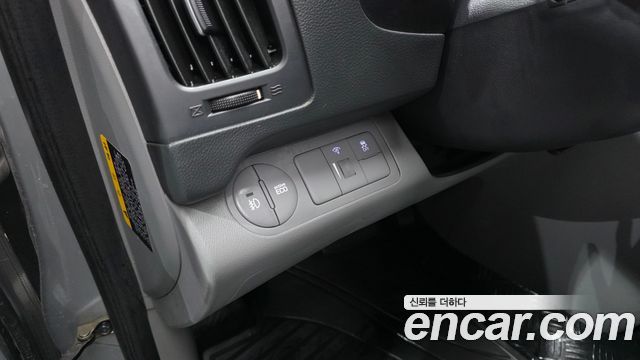 Hyundai Starex 2017 — photo 17