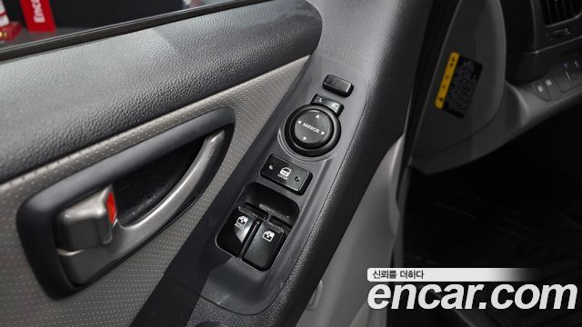 Hyundai Starex 2017 — photo 19