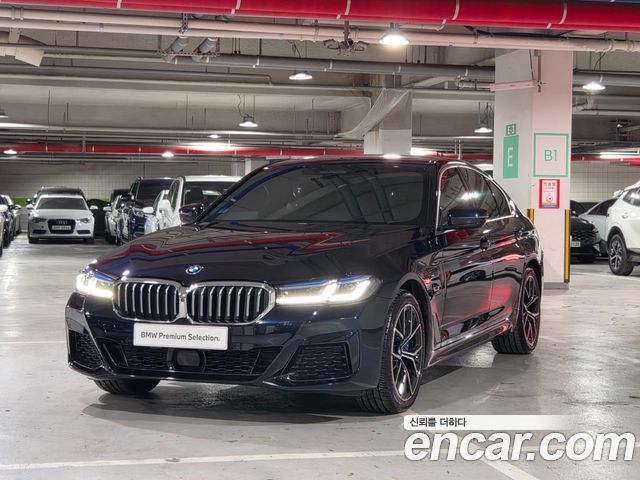 BMW 5-Series 2022 — photo 1
