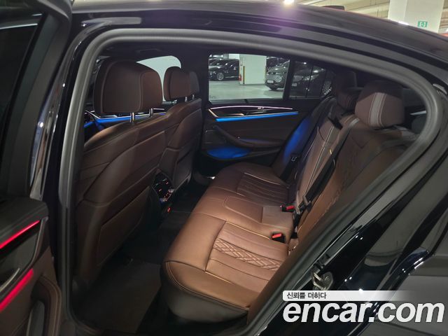 BMW 5-Series 2022 — photo 10