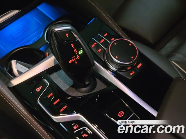 BMW 5-Series 2022 — photo 11