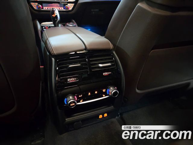 BMW 5-Series 2022 — photo 12
