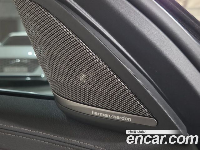 BMW 5-Series 2022 — photo 17