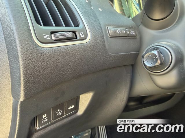 Infiniti Q50 2016 — photo 16
