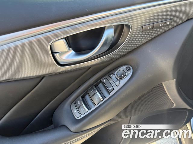 Infiniti Q50 2016 — photo 17