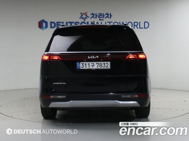 Kia Canival 2023 — photo 4