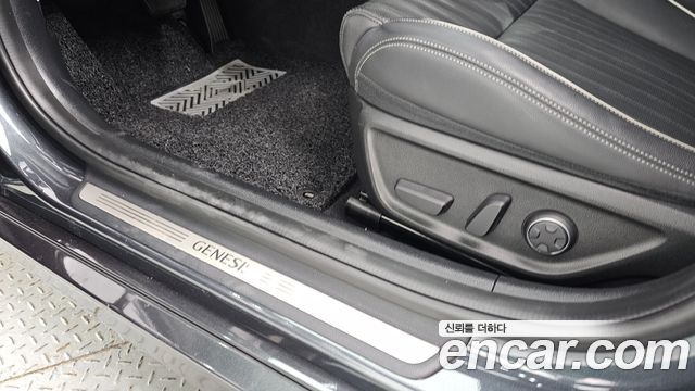 Genesis G70 2018 — photo 27