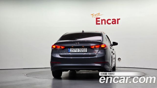 Hyundai AVANTE 2017 — photo 4