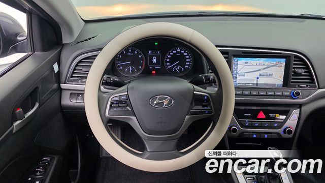 Hyundai AVANTE 2017 — photo 21