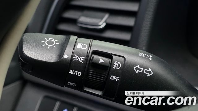 Hyundai AVANTE 2017 — photo 22