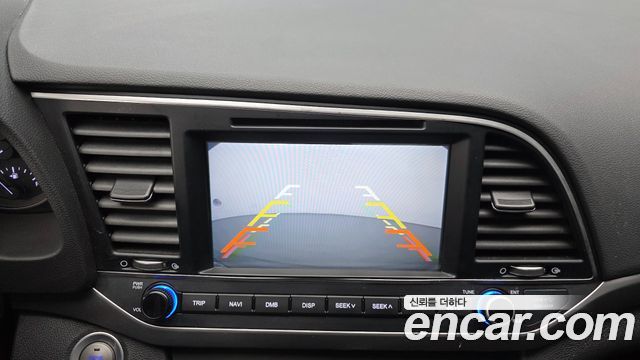 Hyundai AVANTE 2017 — photo 26