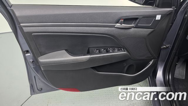 Hyundai AVANTE 2017 — photo 14