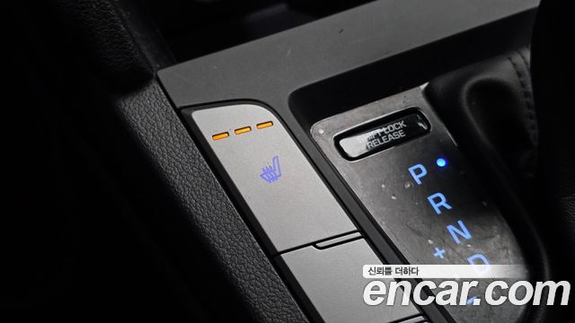 Hyundai AVANTE 2017 — photo 28
