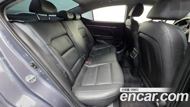 Hyundai AVANTE 2017 — photo 30