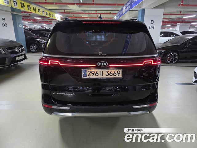 Kia Canival 2021 — photo 3