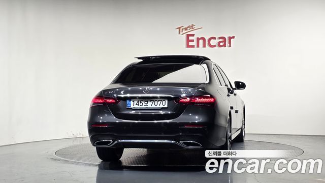 Mercedes-Benz E-Class 2021 — photo 4