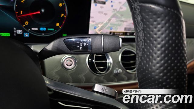Mercedes-Benz E-Class 2021 — photo 12