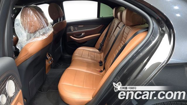 Mercedes-Benz E-Class 2021 — photo 17
