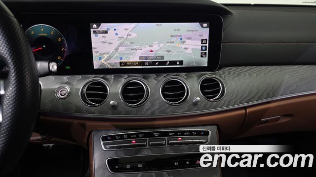 Mercedes-Benz E-Class 2021 — photo 18