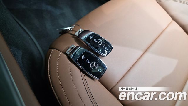 Mercedes-Benz E-Class 2021 — photo 21
