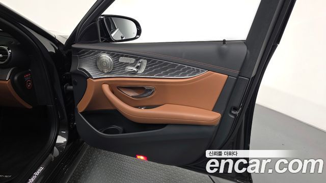 Mercedes-Benz E-Class 2021 — photo 14