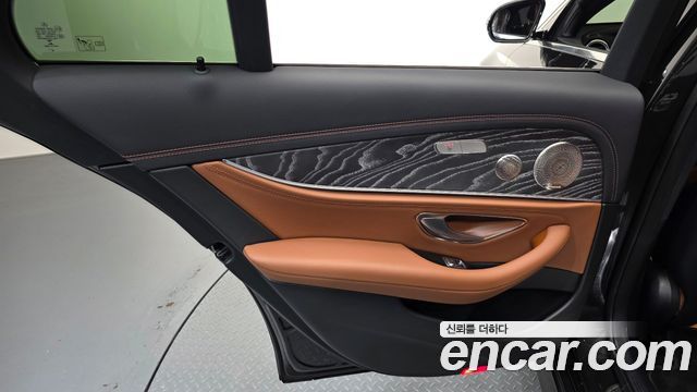 Mercedes-Benz E-Class 2021 — photo 15