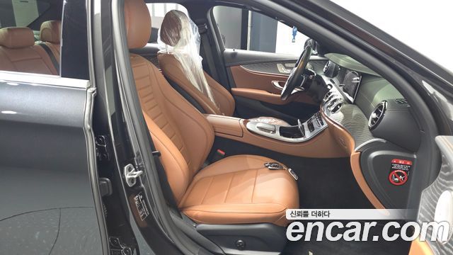Mercedes-Benz E-Class 2021 — photo 16
