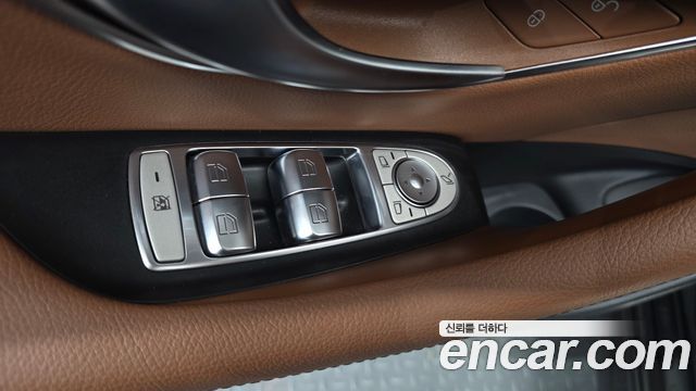 Mercedes-Benz E-Class 2021 — photo 29