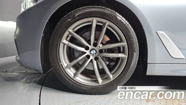BMW 5-Series 2018 — photo 5