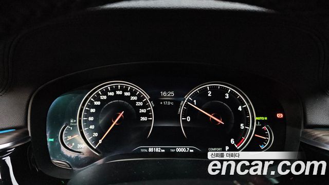 BMW 5-Series 2018 — photo 8