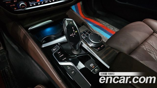 BMW 5-Series 2018 — photo 9