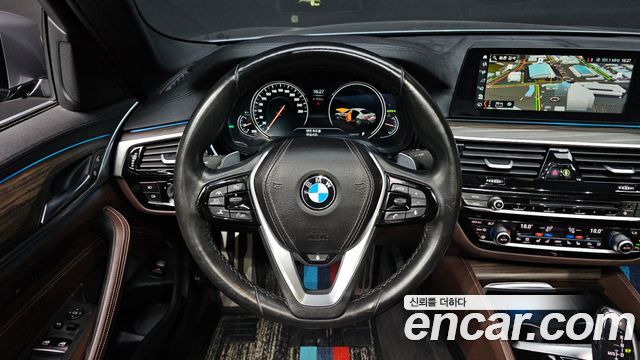 BMW 5-Series 2018 — photo 12