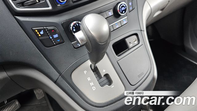 Hyundai Starex 2017 — photo 12