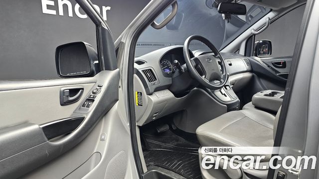 Hyundai Starex 2017 — photo 13