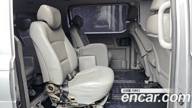 Hyundai Starex 2017 — photo 18