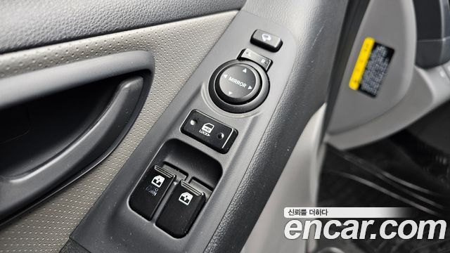 Hyundai Starex 2017 — photo 25