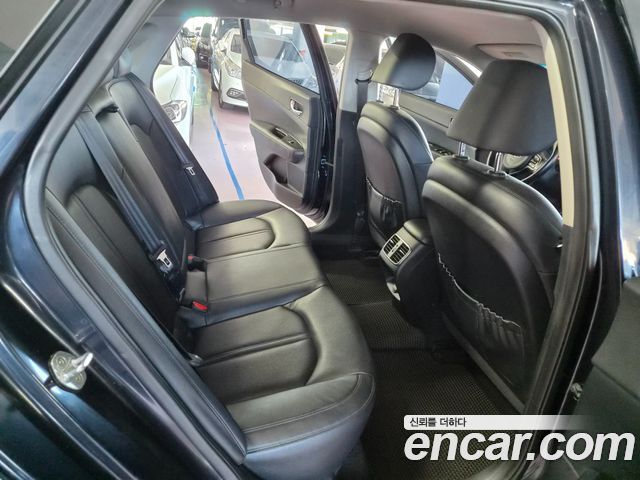 Kia K5 2016 — photo 11