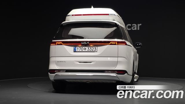 Kia Canival 2023 — photo 4