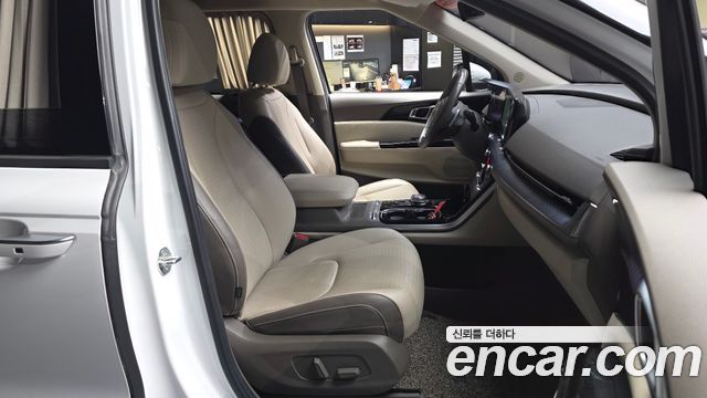 Kia Canival 2023 — photo 17