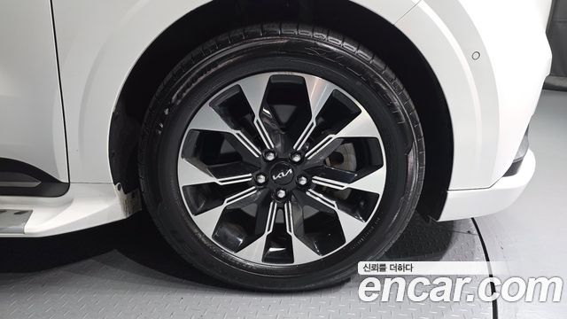 Kia Canival 2023 — photo 7